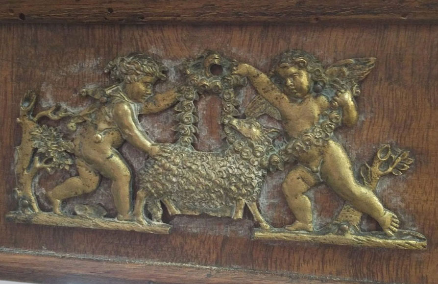 Estado inicial de la consola, decoración angelotes en bronce