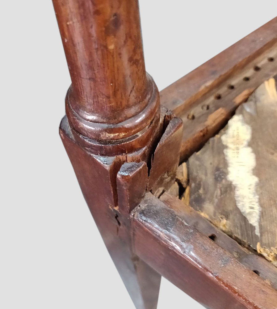 Rotura debida a fijación mediante clavos de las diferentes partes del mueble