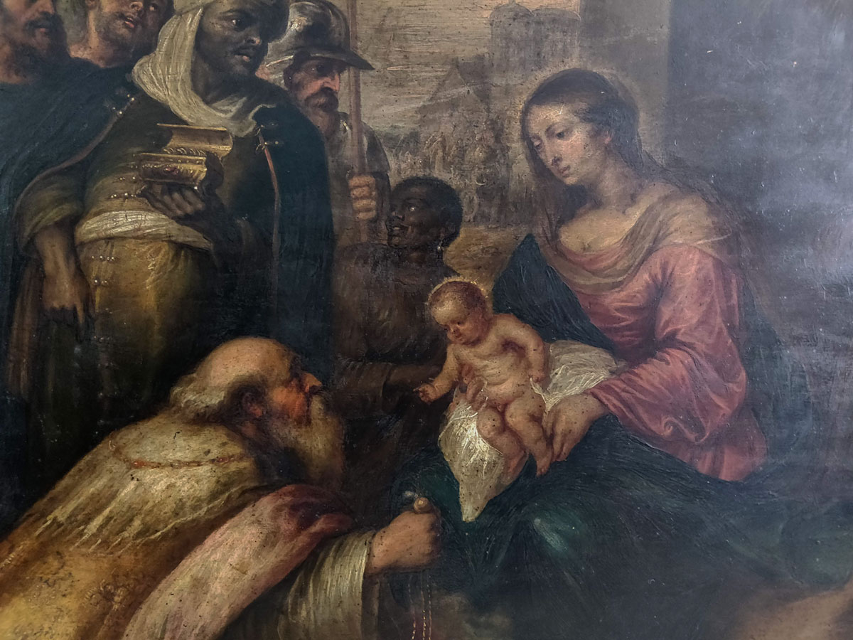 Detalle de la virgen con el niño en brazos